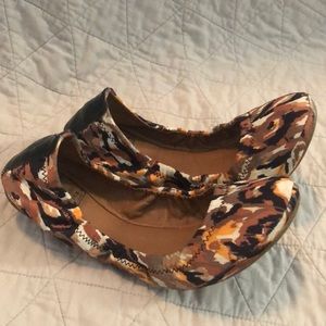 Lucky brand silk printed flats